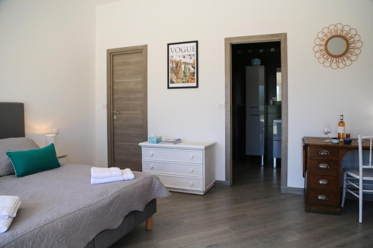 Domaine De La Font Des Peres - Teritoria Hotel Le Beausset Luaran gambar